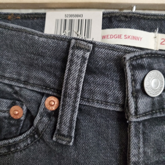 Levi's Wedgie Fit High Rise Skinny Jeans - Picture 2 of 5